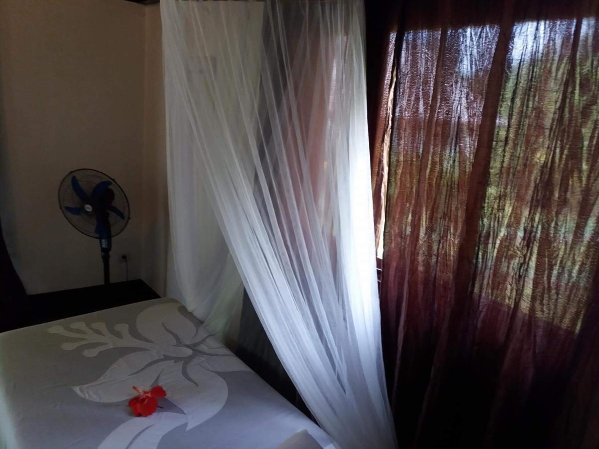 Pension Hibiscus Tahaa Uturoa Esterno foto