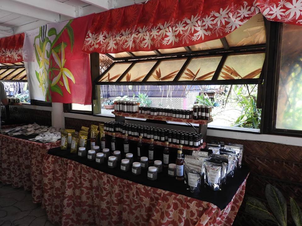 Pension Hibiscus Tahaa Uturoa Esterno foto